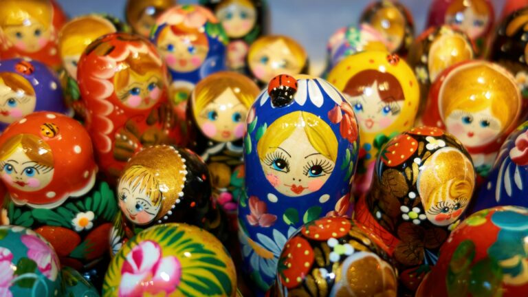 Matrjoschka-Puppen: Ein Symbol russischer Kunst und Kultur
